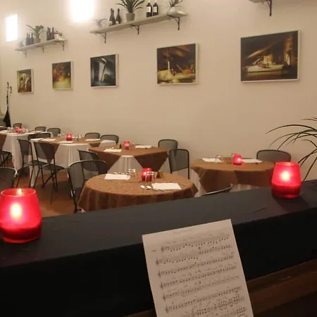 Student's Della Ghiara Vandrerhjem