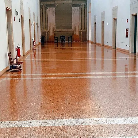 Student's Della Ghiara *